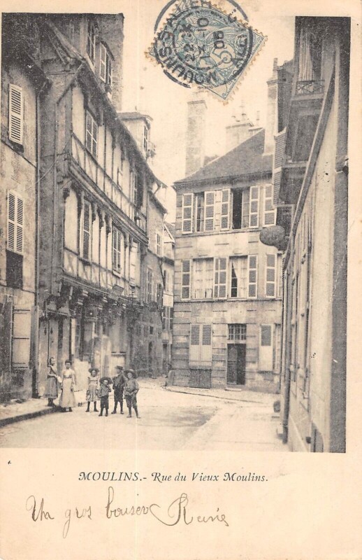 Carte postale ancienne Moulins - Rue Du Vieux Moulins à Moulins