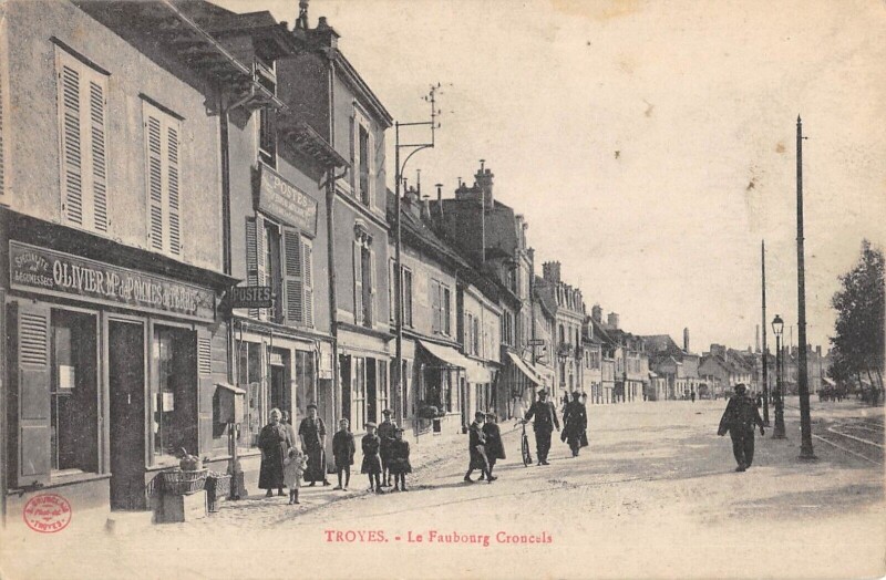 Carte postale ancienne Troyes - Le Faubourg Croncels à Troyes