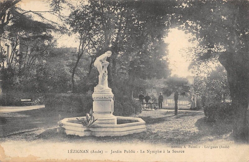 Carte postale ancienne Lezignan - Jardin Public - La Nymphe A La Source