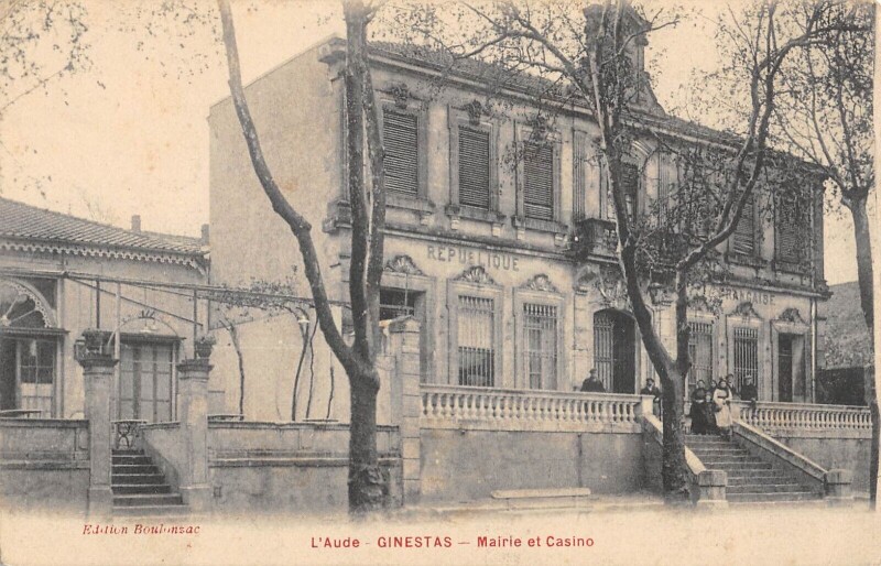 Carte postale ancienne Ginestas - Mairie Et Casino à Ginestas