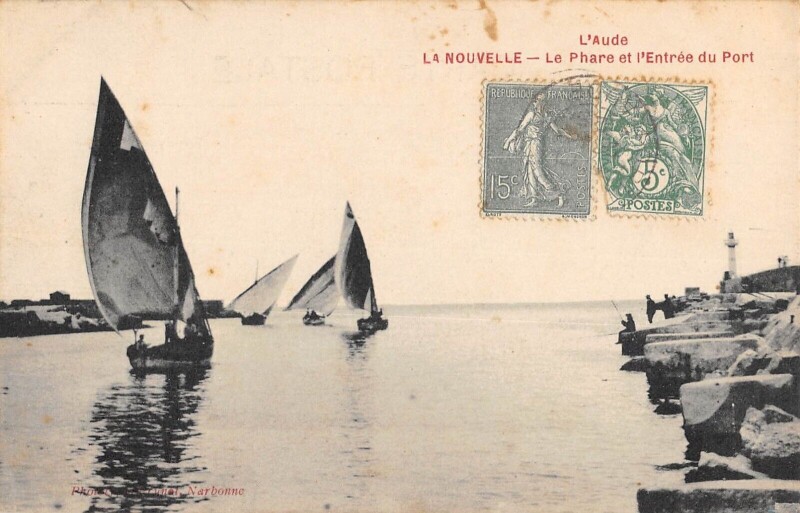 Carte postale ancienne La Nouvelle - Le Phare Et L'Entree Du Port