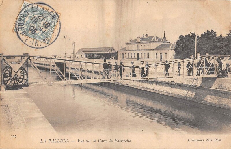 Carte postale ancienne La Pallice - Vue Sur La Gare - La Passerelle