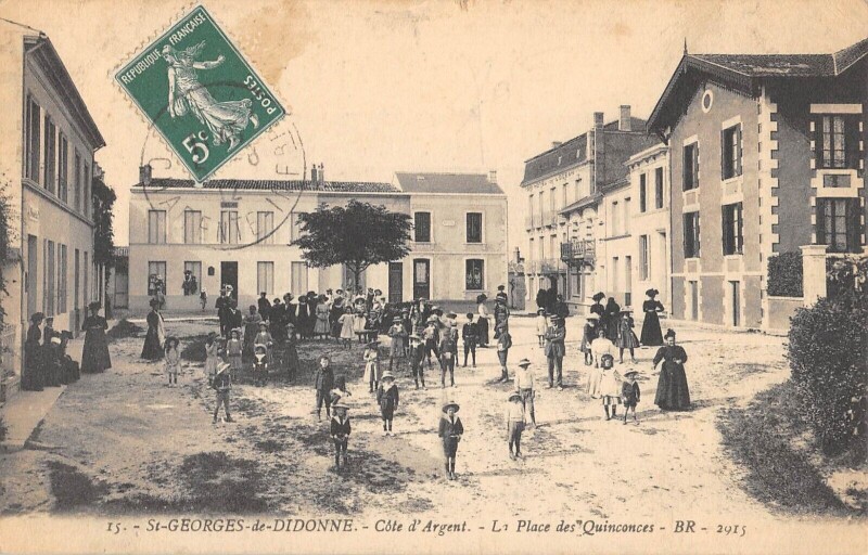 Carte postale ancienne Saint Georges De Didonne - La Place Des Quinconces à Saint-Georges-de-Didonne