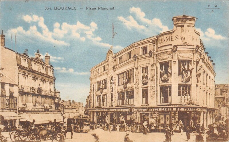 Carte postale ancienne Bourges - Place Planchat à Bourges