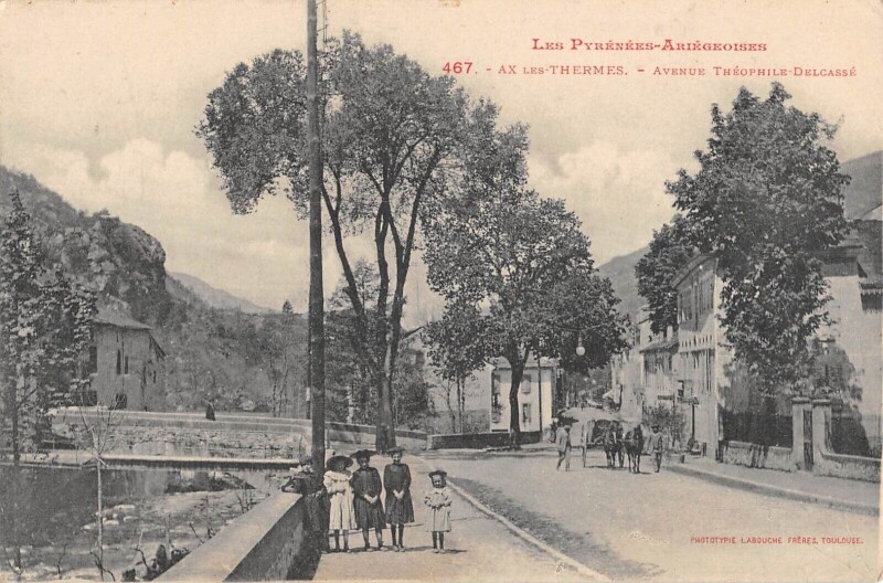 Carte postale ancienne Ax Les Thermes - Avenue Theophile Delcasse à Ax-les-Thermes