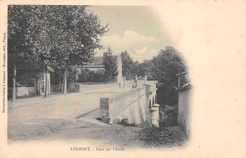 Carte postale ancienne Lesmont - Pont Sur L'Aube à Lesmont