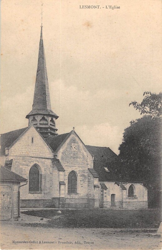 Carte postale ancienne Lesmont - Eglise à Lesmont