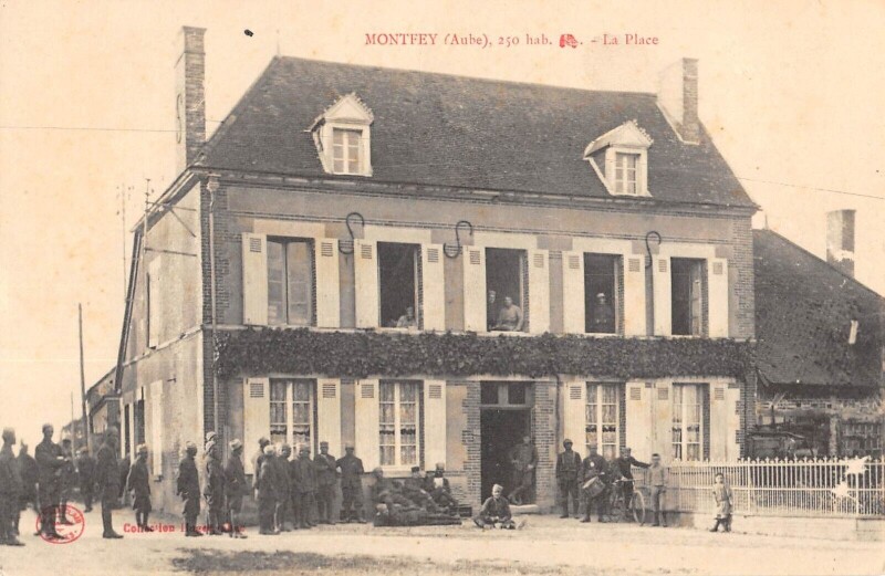 Carte postale ancienne Montfey - La Place à Montfey