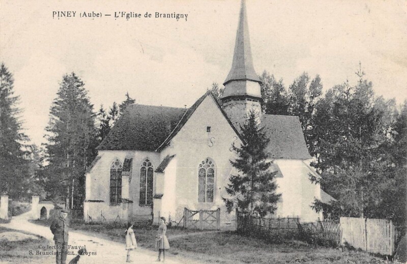 Carte postale ancienne Piney - Eglise De Brantigny à Piney