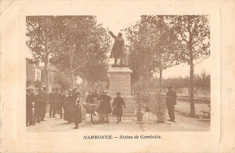 Carte postale ancienne Narbonne - Statue De Gambetta à Narbonne