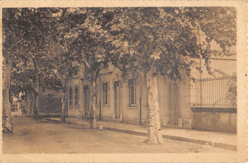 Carte postale ancienne Ginestas - Ecole De Jeunes Filles à Ginestas