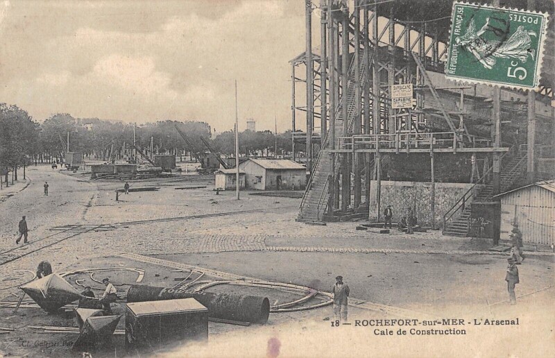 Carte postale ancienne Rochefort Sur Mer - L'Arsenal - Cale De Construction à Rochefort
