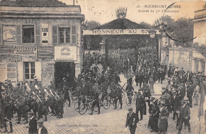 Carte postale ancienne Rochefort - Arrivee Du 57e D'Infanterie à Rochefort