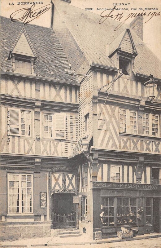 Carte postale ancienne Bernay - Ancienne Maison - Rue De Morsan à Bernay