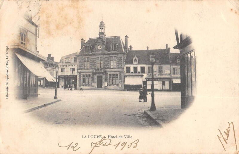 Carte postale ancienne La Loupe - Hotel De Ville à La Loupe