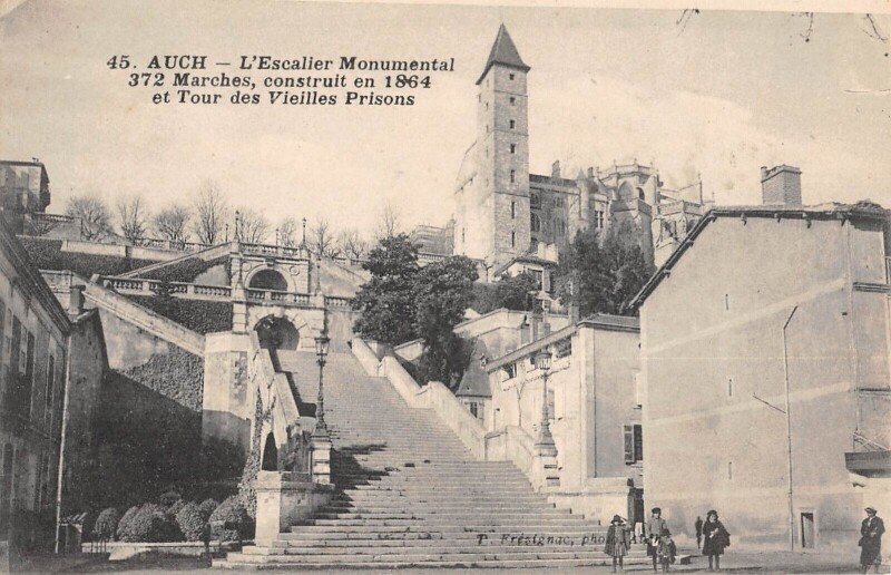 Carte postale ancienne Auch - Escalier Monumental
