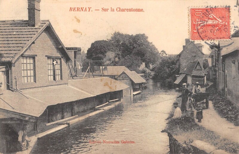 Carte postale ancienne Bernay - Sur La Charentonne à Bernay