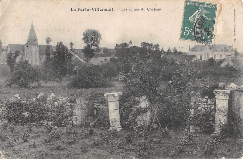 Carte postale ancienne La Ferte Villeneuil - Les Ruines Du Chateau