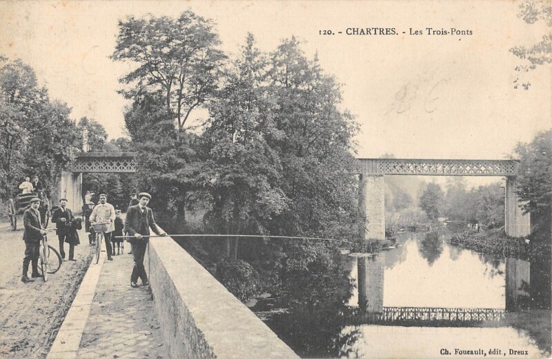 Carte postale ancienne Chartres - Les Trois Ponts à Chartres