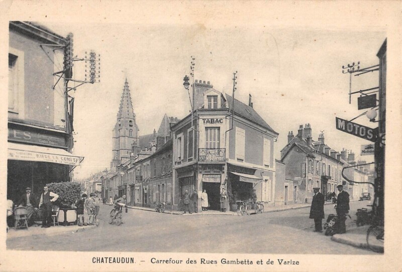 Carte postale ancienne Chateaudun - Carrefour Des Rues Gambetta Et De Varize à Varize