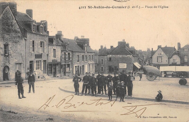 Carte postale ancienne Saint Aubin Du Cormier - Place De L'Eglise à Saint-Aubin-du-Cormier