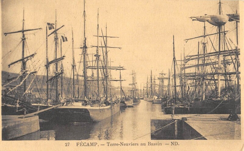 Carte postale ancienne Fecamp - Terre Neuviers Au Bassin