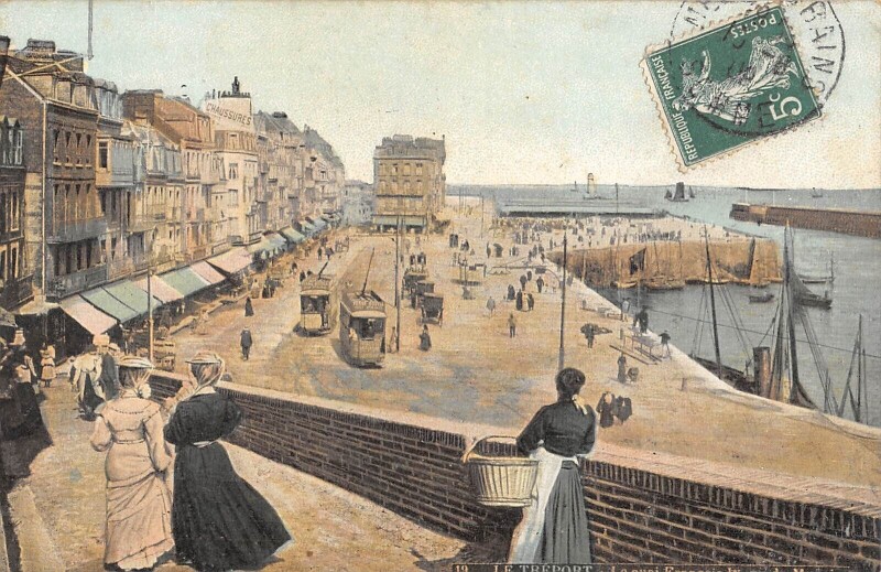 Carte postale ancienne Le Treport - Le Quai Francois 1ER Vu Du Musoir
