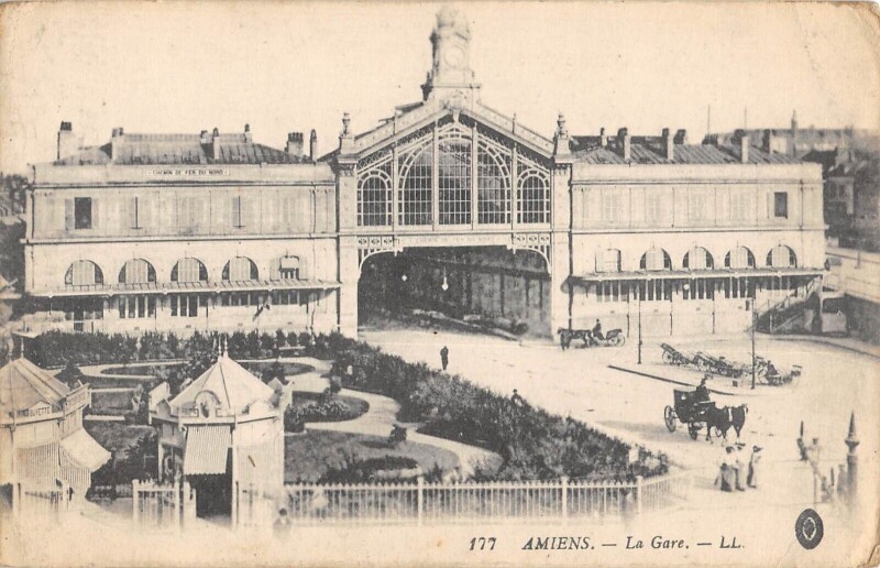 Carte postale ancienne Amiens - La Gare à Amiens