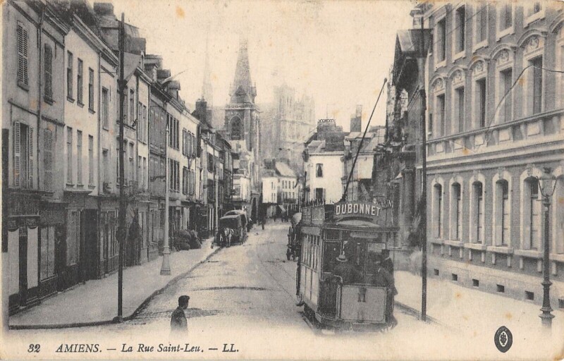 Carte postale ancienne Amiens - Rue Saint Leu à Amiens