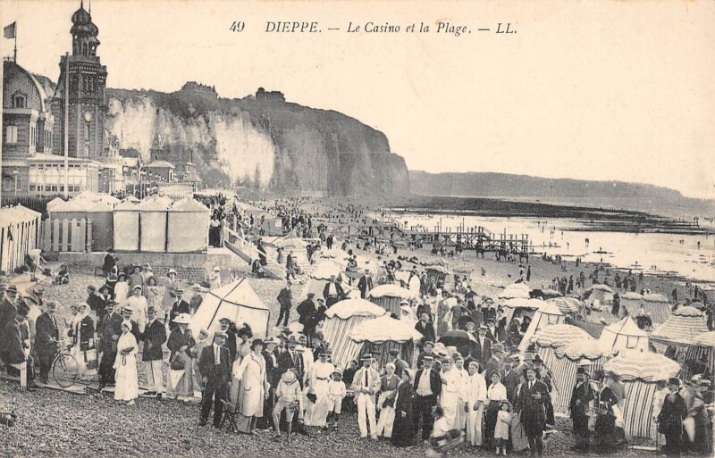 Carte postale ancienne Dieppe - Le Casino Et La Plage à Dieppe