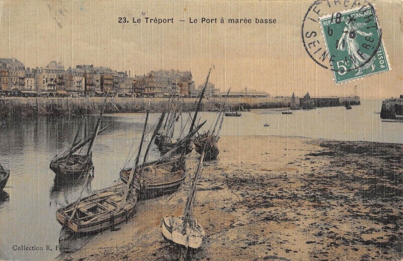 Carte postale ancienne Le Treport - Le Port A Maree Basse - cpa toilée