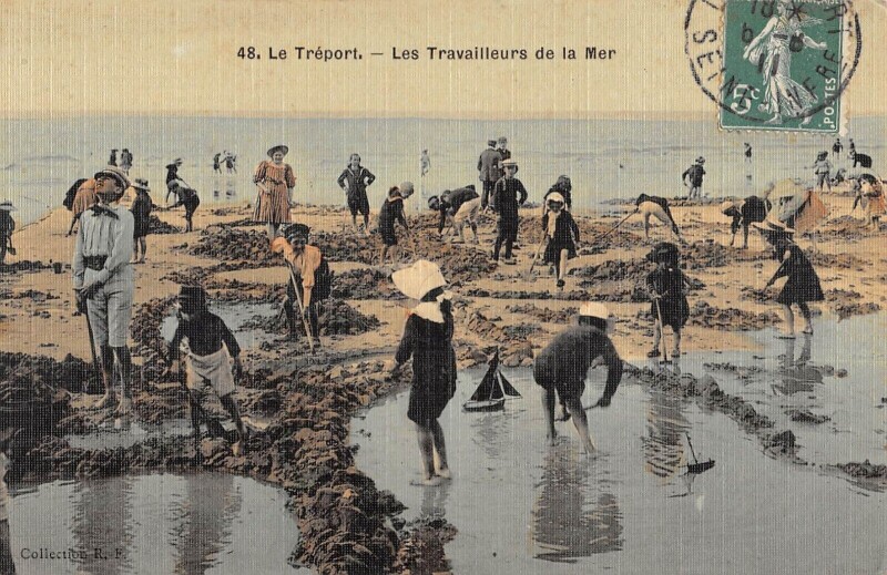 Carte postale ancienne Le Treport - Les Travailleurs De La Mer - cpa toilée