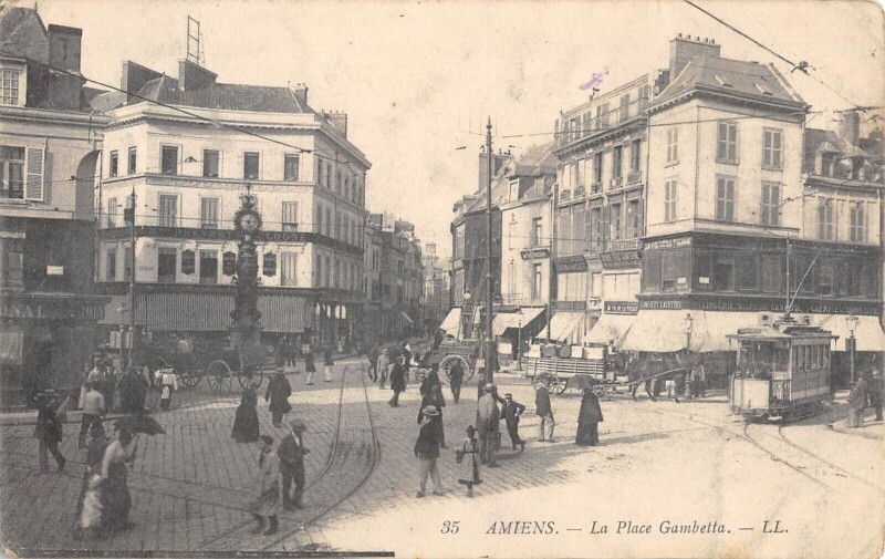 Carte postale ancienne Amiens - La Place Gambetta à Amiens