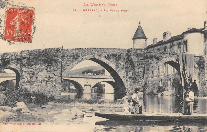 Carte postale ancienne Brassac - Le Vieux Pont à Assac