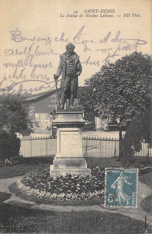 Carte postale ancienne Saint Denis - Statue Nicolas Leblanc à Saint-Denis