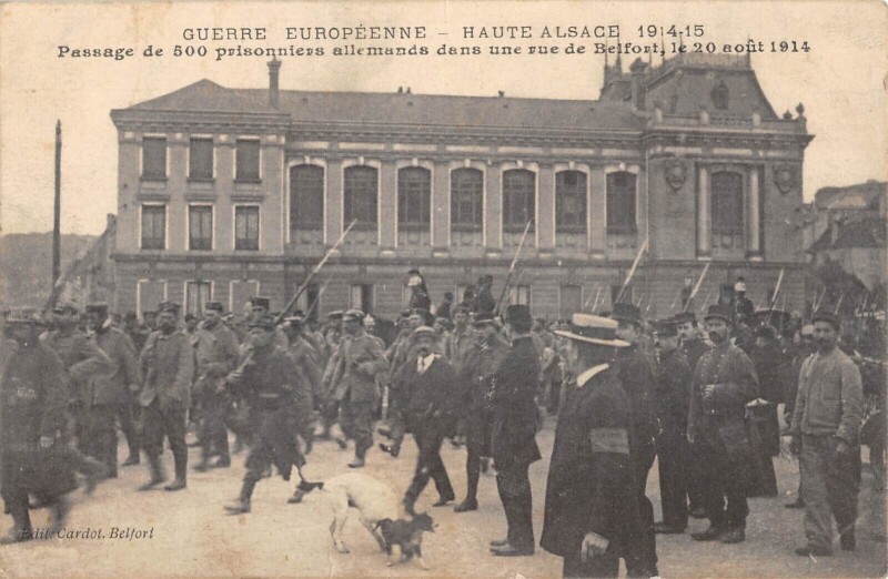 Carte postale ancienne Passage De 500 Prisonniers Allemands Dans Une Rue De Belfort 1914 à Belfort