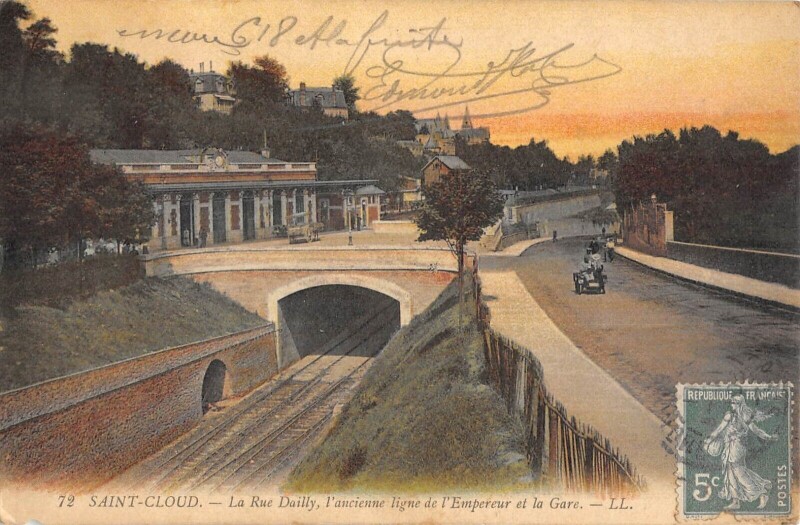 Carte postale ancienne Saint Cloud - La Rue Dailly - Ancienne Ligne Empereur Et Gare à Saint-Cloud