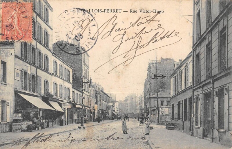 Carte postale ancienne Levalllois Perret - Rue Victor Hugo