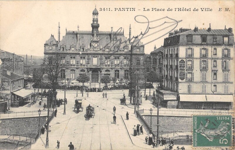 Carte postale ancienne Pantin - La Place De L'Hotel De Ville à Pantin