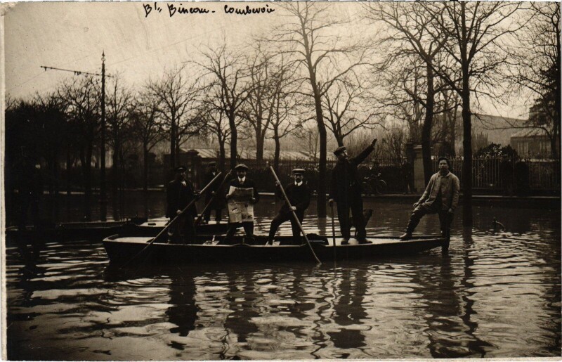 Carte postale ancienne Courbevoie Boulevard Inondations 1910 à Courbevoie