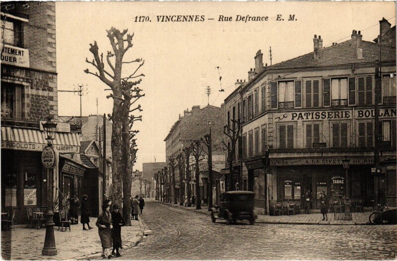 Carte postale ancienne Vincennes Rue Defrance à Vincennes