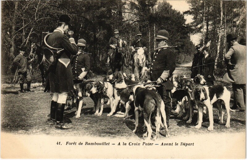 Carte postale ancienne Foret de Rambouillet A la Croiy Pater avant le départ Hunting à Rambouillet