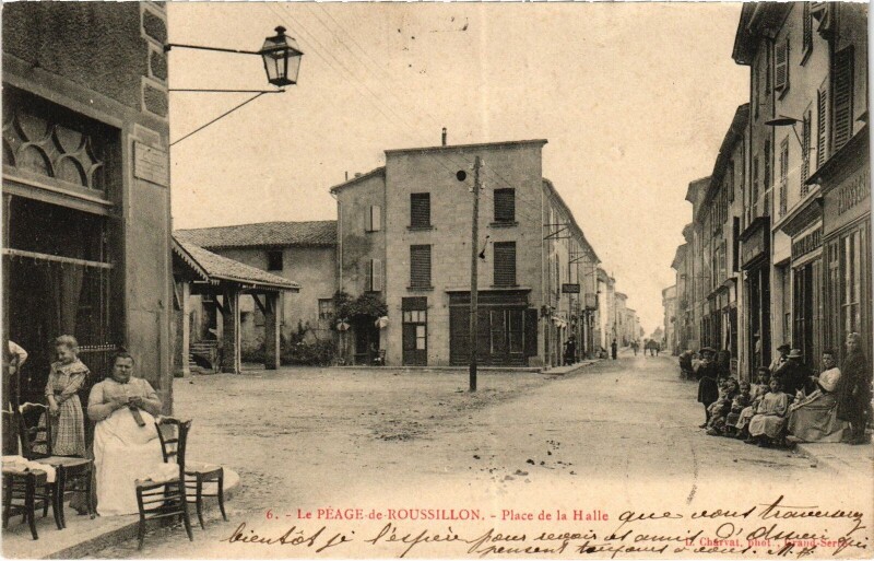 Carte postale ancienne Le Péage-de-Roussillon Place de la halle au Péage-de-Roussillon