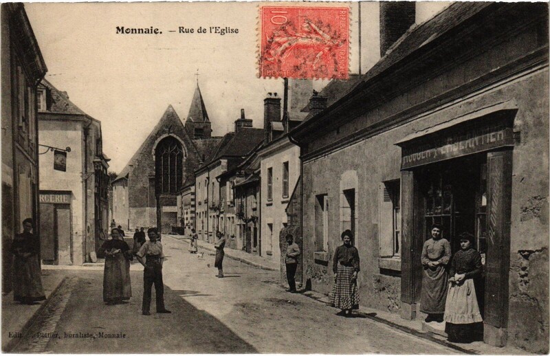 Carte postale ancienne Monnaie Rue de l'Eglise à Monnaie