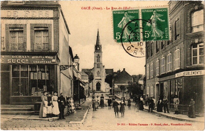 Carte postale ancienne Gacé Rue à Gacé