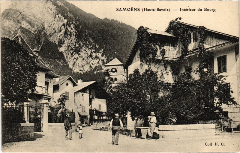 Carte postale ancienne Samoens interieur du Bourg