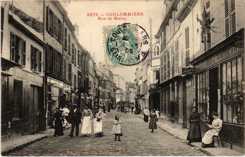 Carte postale ancienne Coulommiers Rue de Melun à Coulommiers