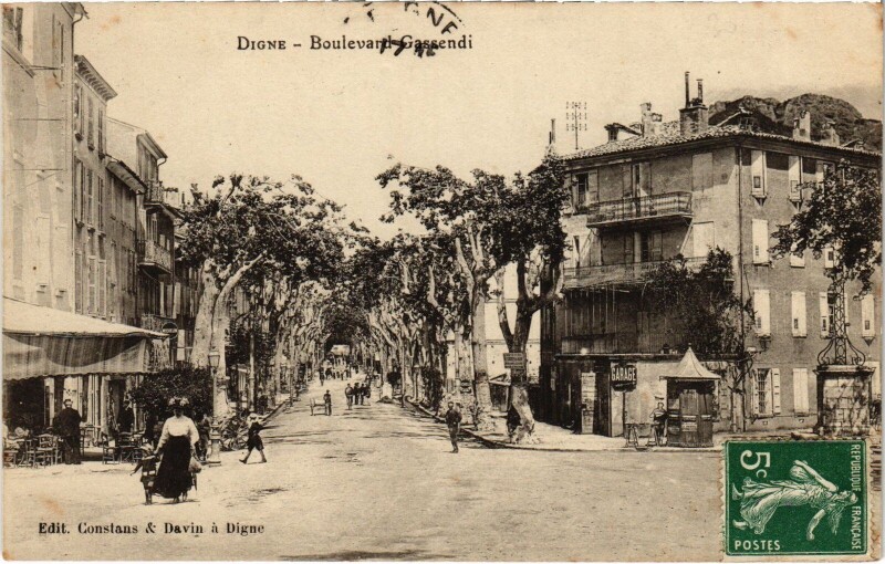 Carte postale ancienne Digne Boulevard Gassendi