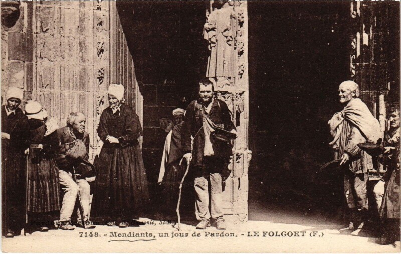 Carte postale ancienne Le Folgoet Mendiants un jour de pardon