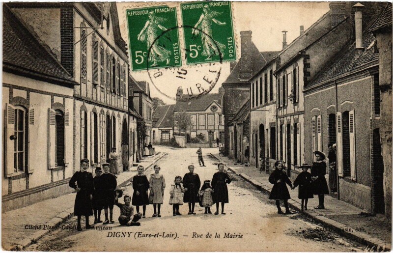 Carte postale ancienne Digny Rue de la Mairie à Digny